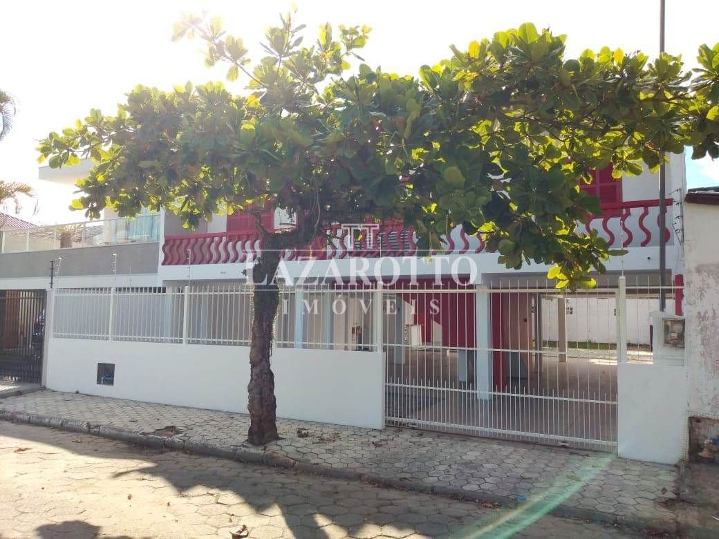 Casa à venda – Rua 334 • Meia Praia • Itapema
