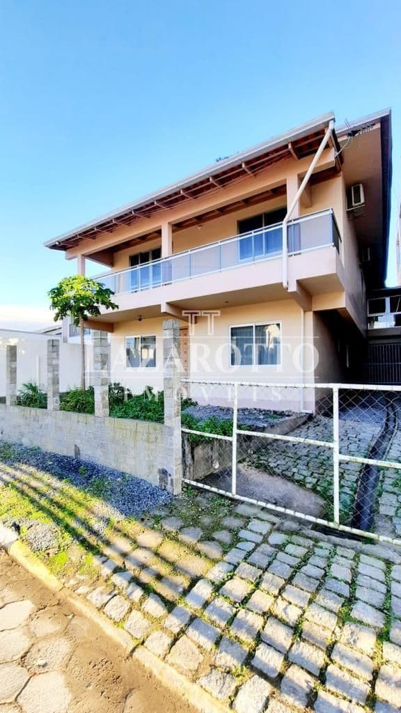 Casa à venda – Rua 406 A • Morretes • Itapema