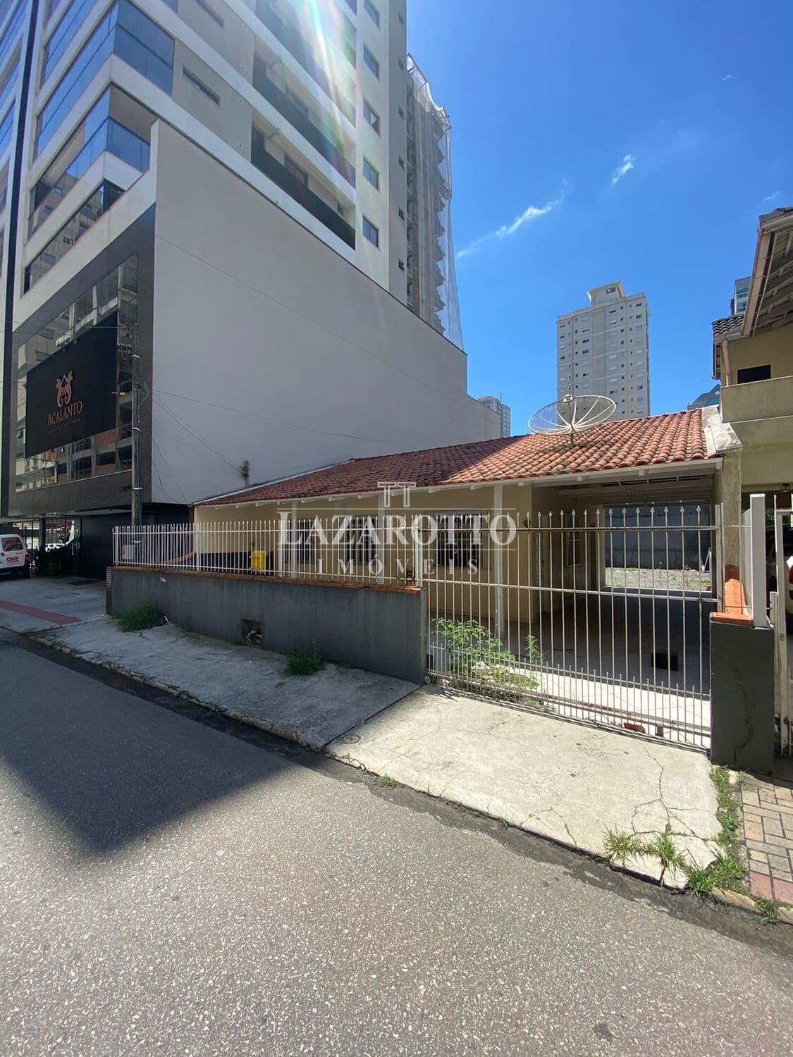 Casa à venda – Rua 244 • Meia Praia • Itapema