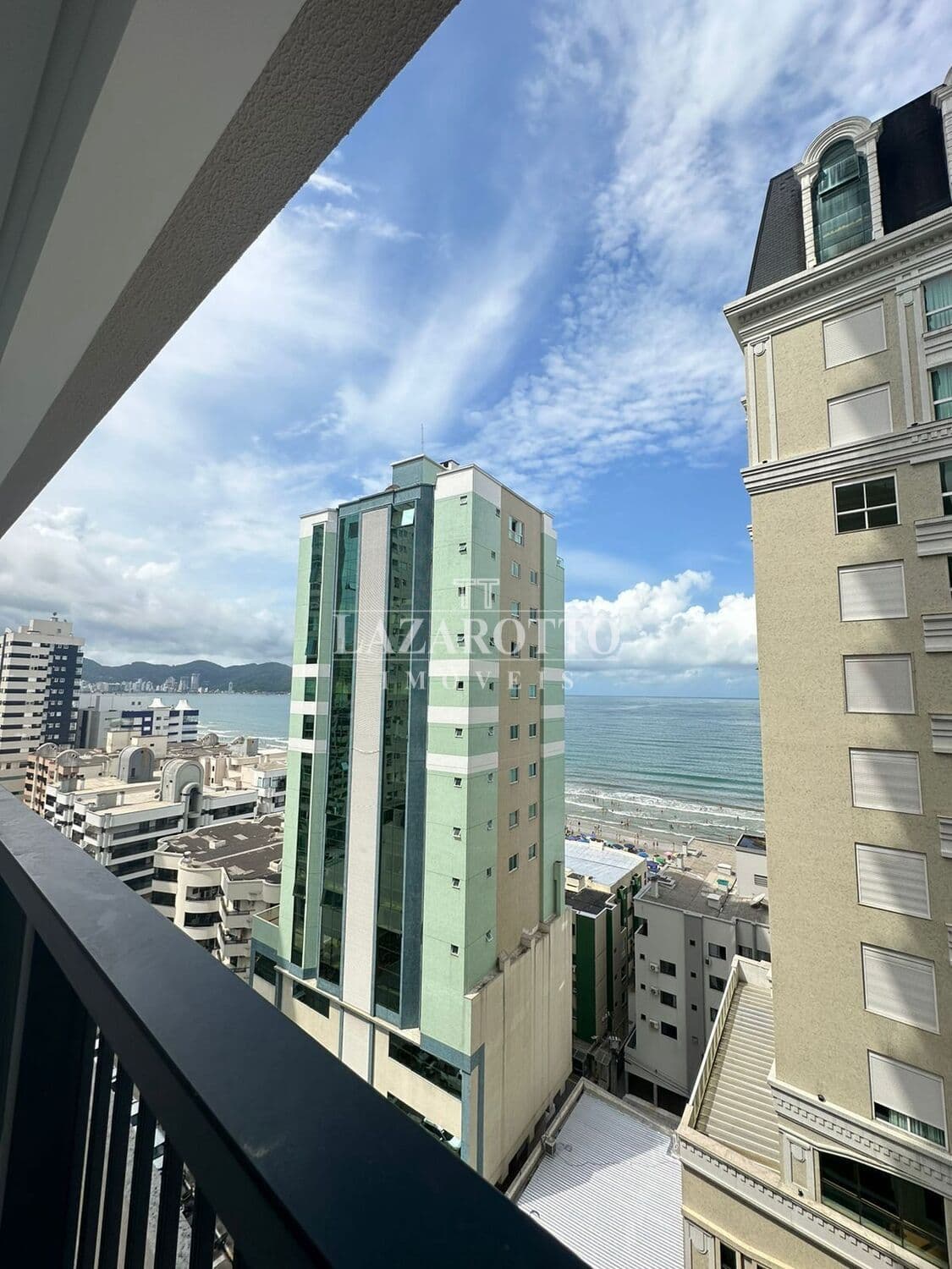 Apartamento à venda – Av Nereu Ramos  • Meia Praia • Itapema