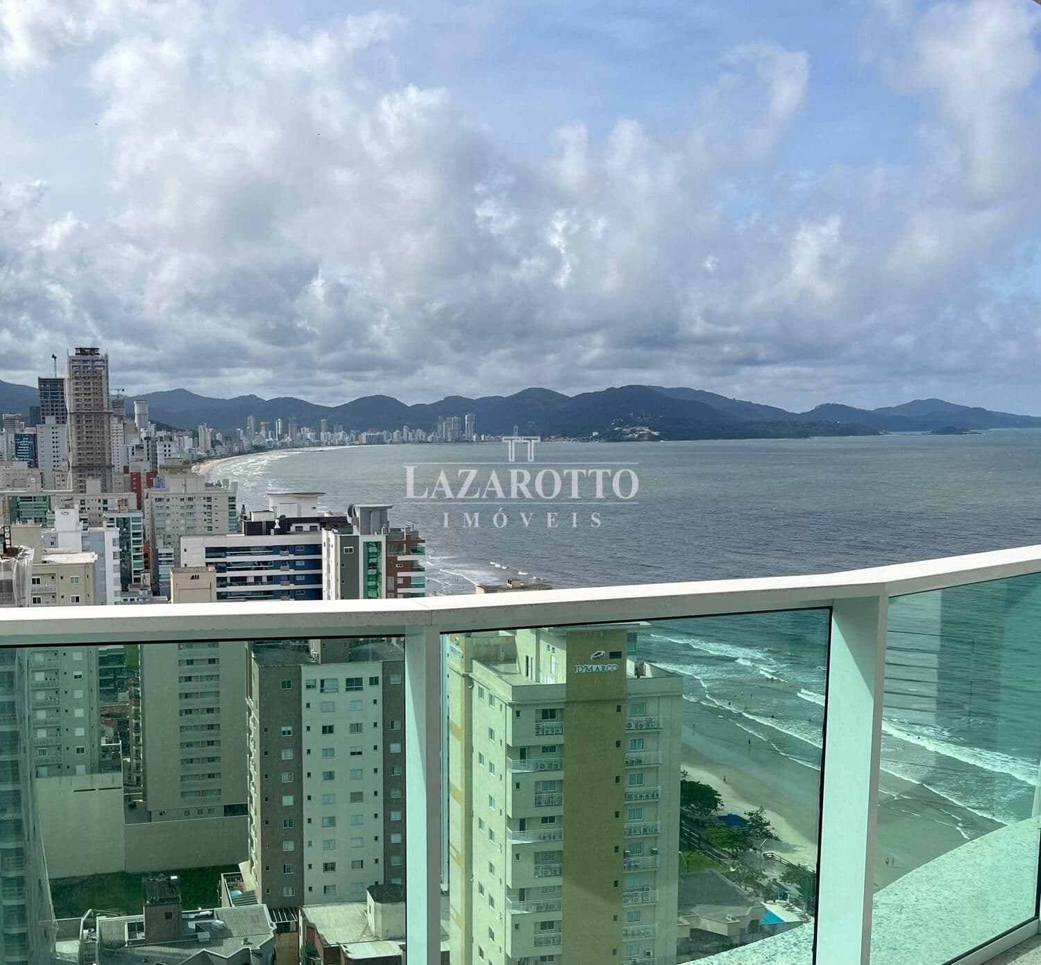 Apartamento à venda – Rua 303 • Meia Praia • Itapema