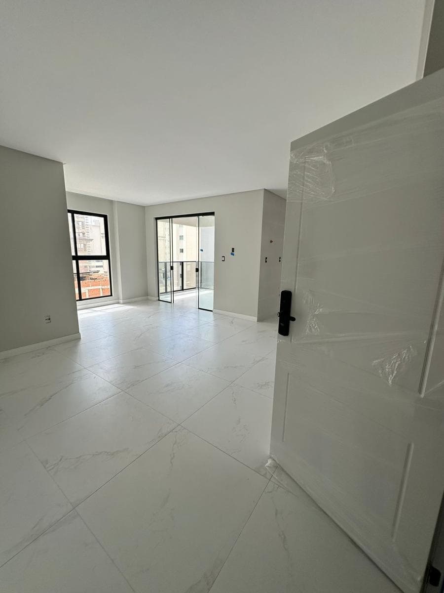 Apartamento à venda – Rua 319 • Meia Praia • Itapema