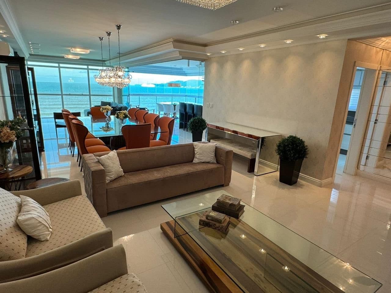 Apartamento à venda – Av. Nereu Ramos  • Meia Praia • Itapema