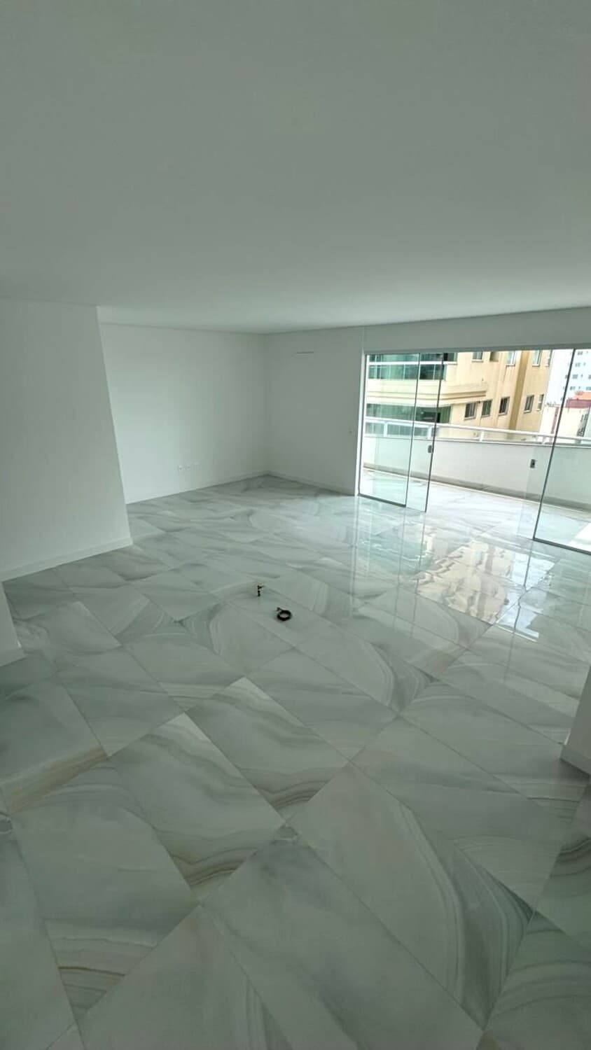 Apartamento à venda – Rua 303 • Meia Praia • Itapema