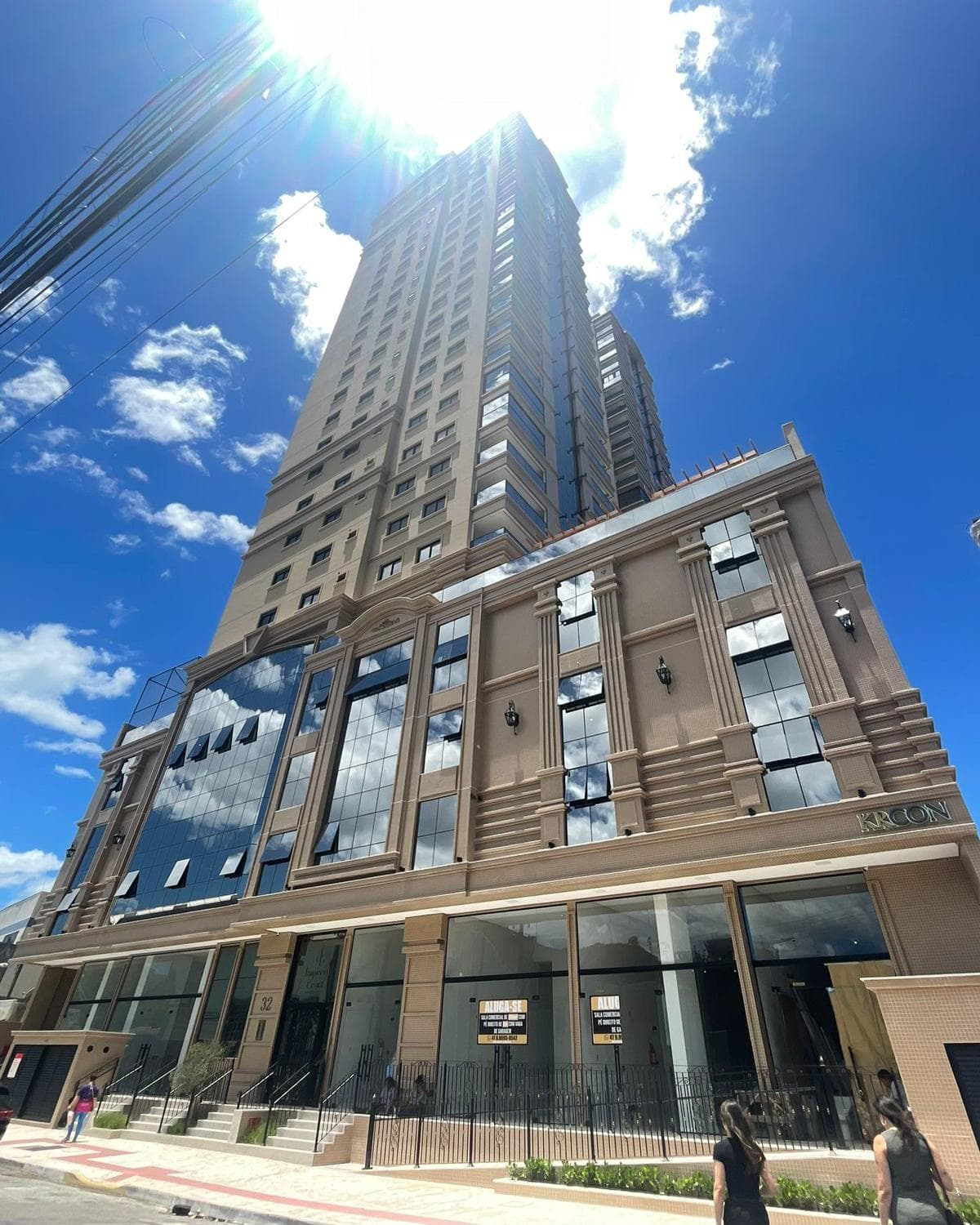Apartamento à venda – Av. Governador Celso Ramos  • Centro • Itapema