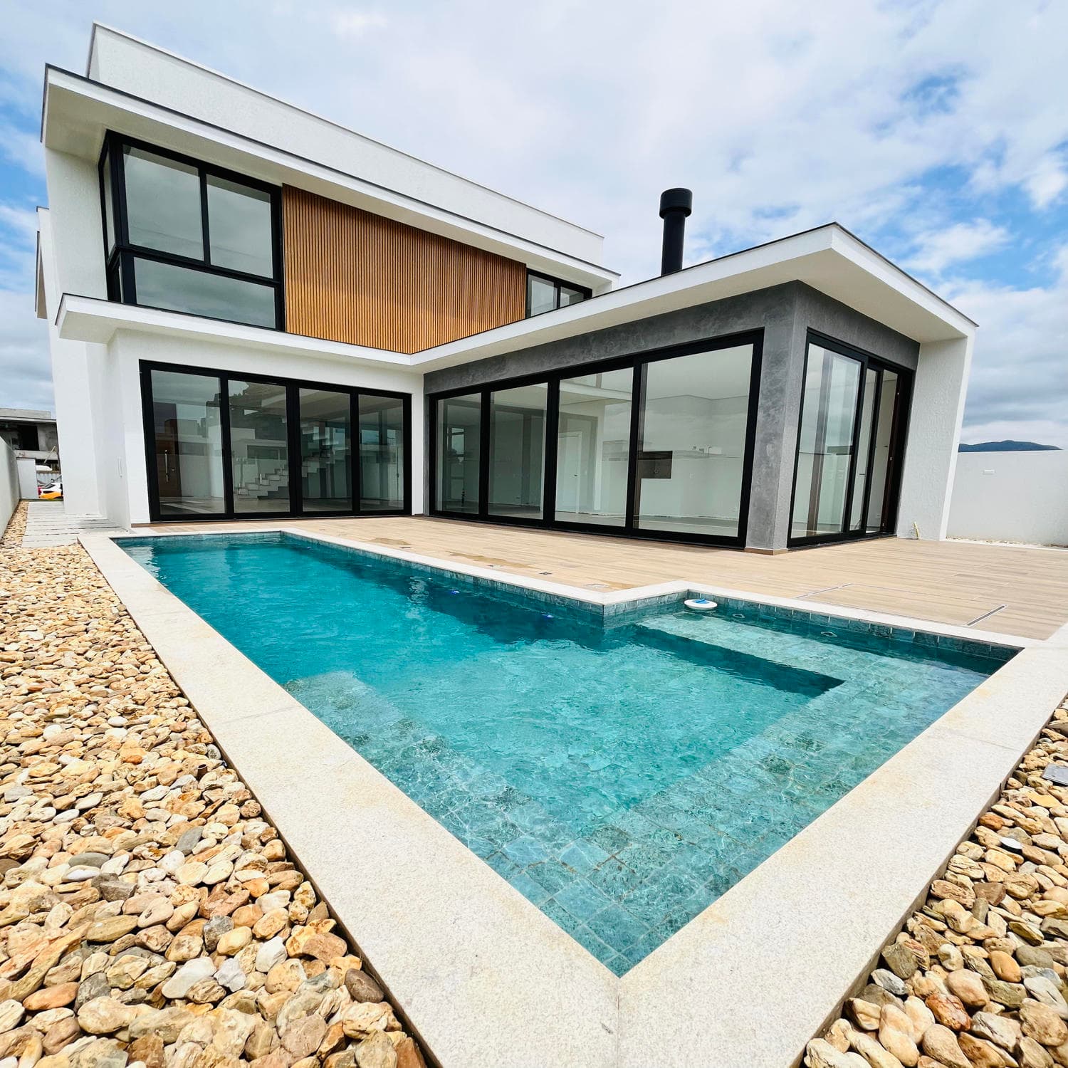 Casa à venda – Av. Gov. Celso Ramos • Perequê • Porto Belo