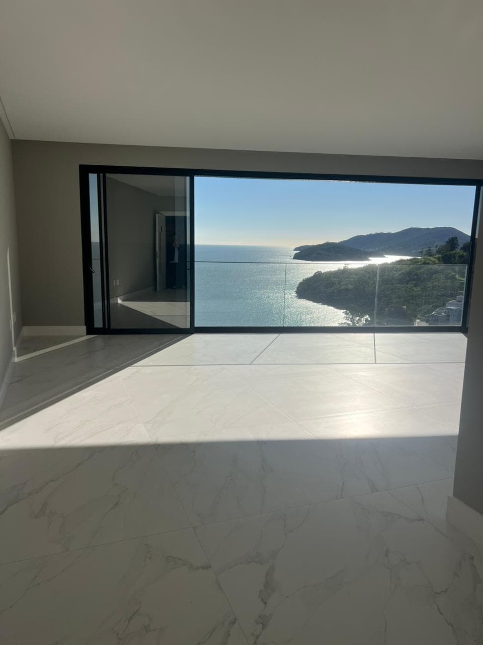 Apartamento à venda – Av Senador Atílio Fontana • Perequê • Porto Belo
