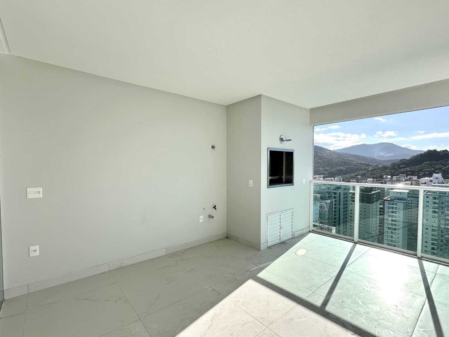 Apartamento à venda – Rua 202 • Meia Praia • Itapema