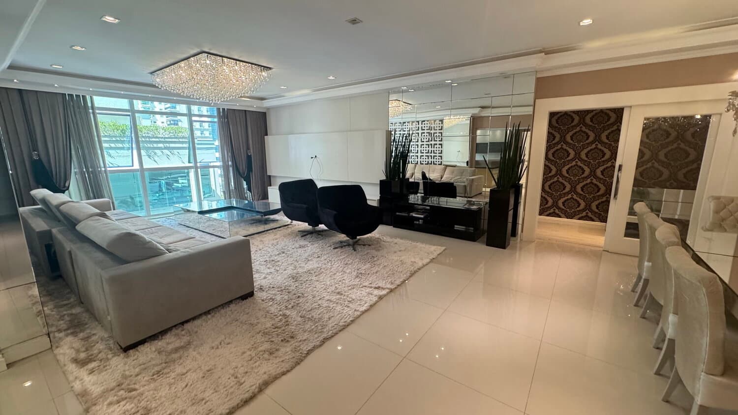 Apartamento à venda – Av. Nereu Ramos  • Meia Praia • Itapema