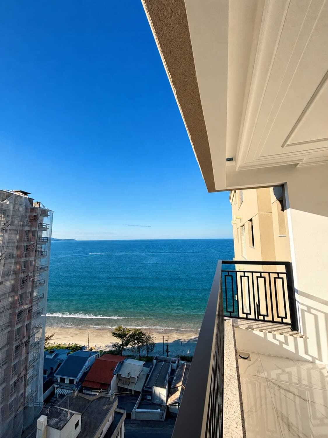 Apartamento à venda – Av. Sen. Atílio Fontana  • Perequê • Porto Belo
