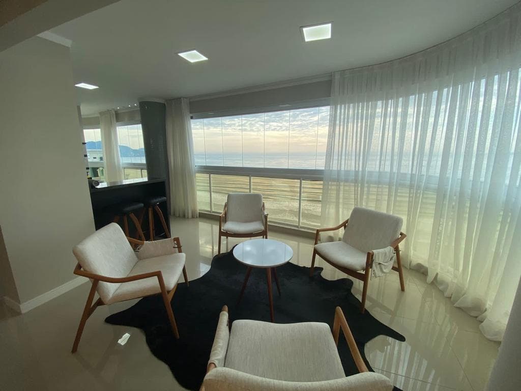 Apartamento à venda – Avenida Nereu Ramos • Meia Praia • Itapema