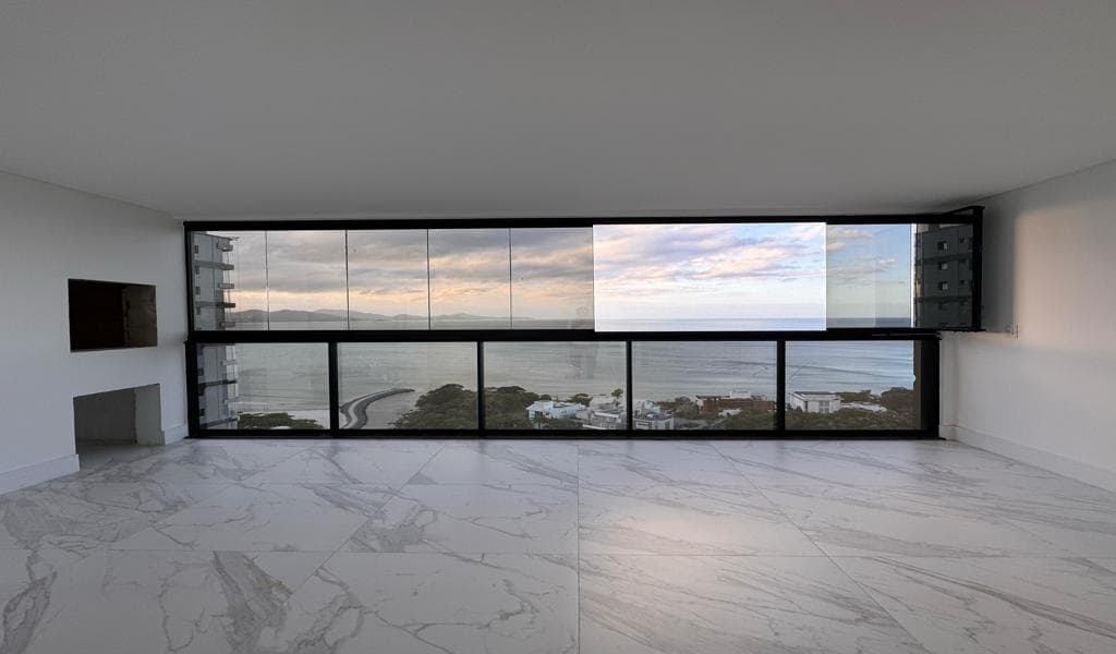 Apartamento à venda – Av. Sen. Atilio Fontana • Perequê • Porto Belo