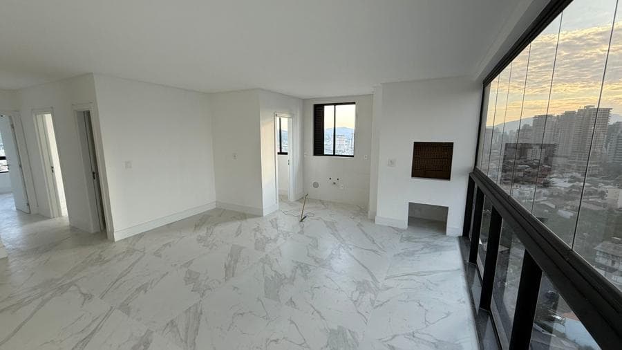 Apartamento à venda – Av. Sen. Atilio Fontana • Perequê • Porto Belo