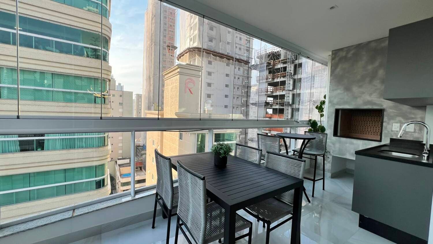 Apartamento à venda – Rua 303 • Meia Praia • Itapema